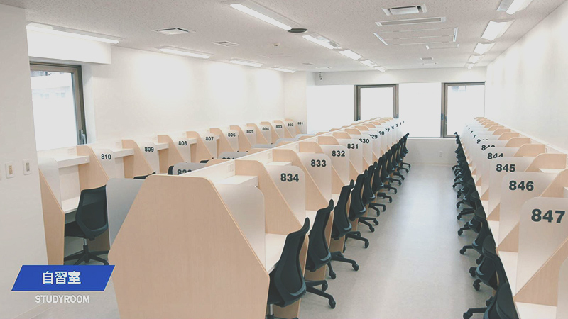 札幌校の自習室（個別ブースタイプ）